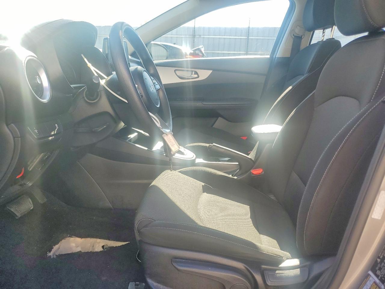 2023 KIA Forte lx
