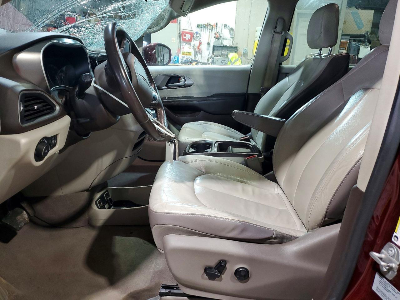 2017 Chrysler Pacifica Touring l