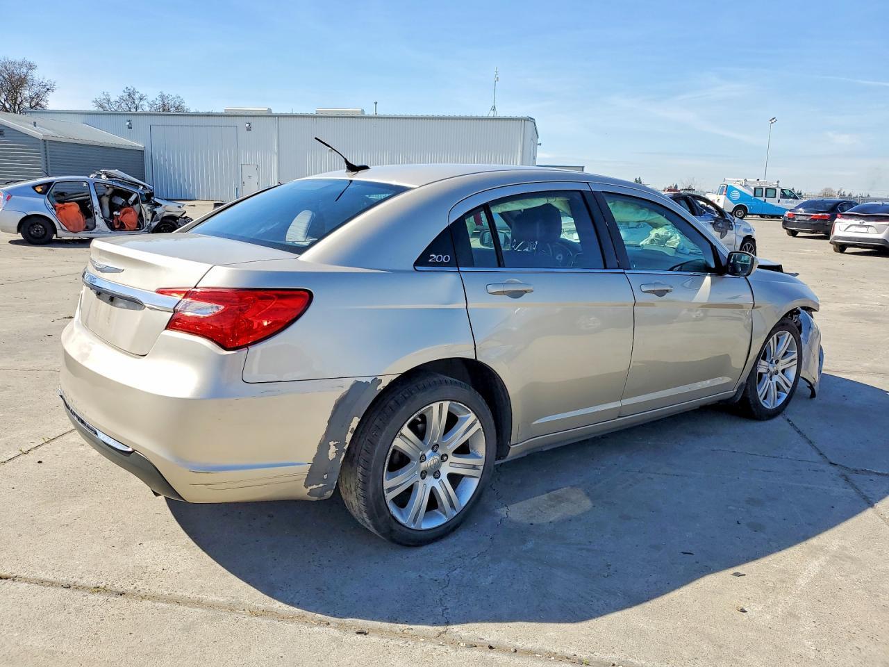 2013 Chrysler 200 lx