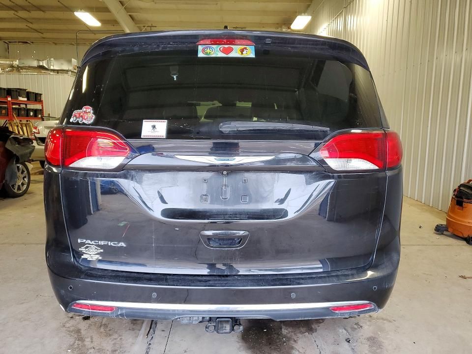 2018 Chrysler Pacifica Touring l