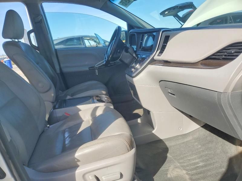 2017 Toyota Sienna xle 8-passenger