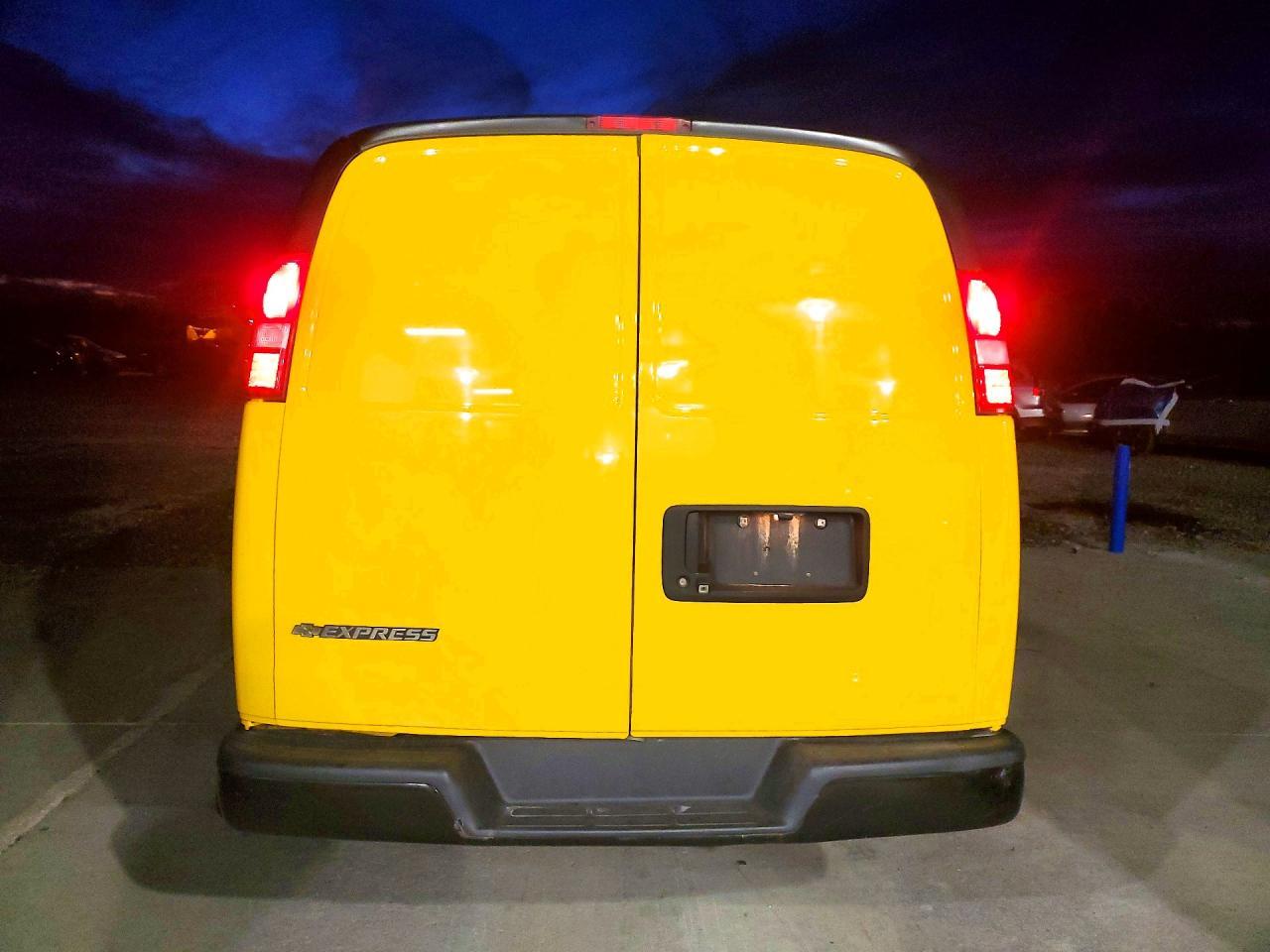 2021 Chevrolet Express G2500