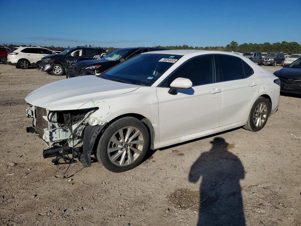 2021 Toyota Camry le