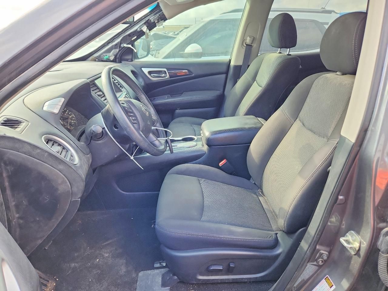 2020 Nissan Pathfinder sv