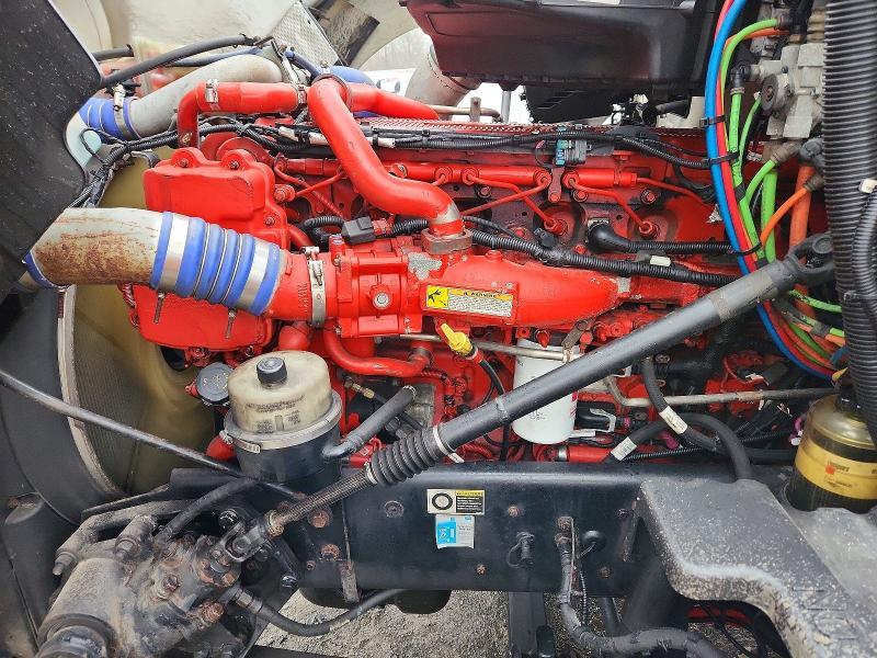 2016 Kenworth T680 Semi Truck