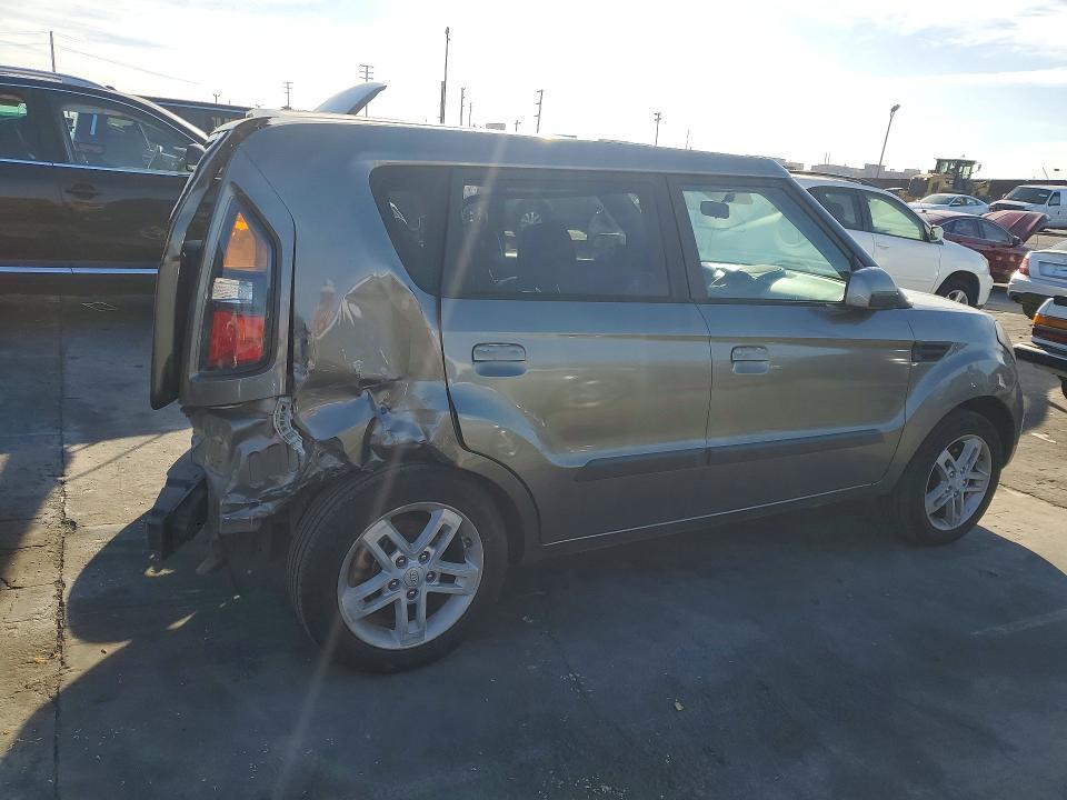 2010 KIA Soul +