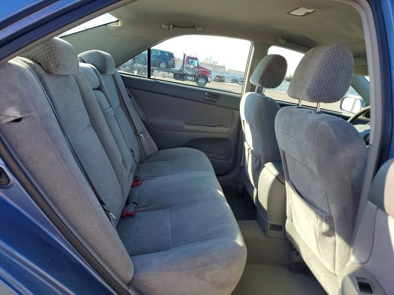2004 Toyota Camry le