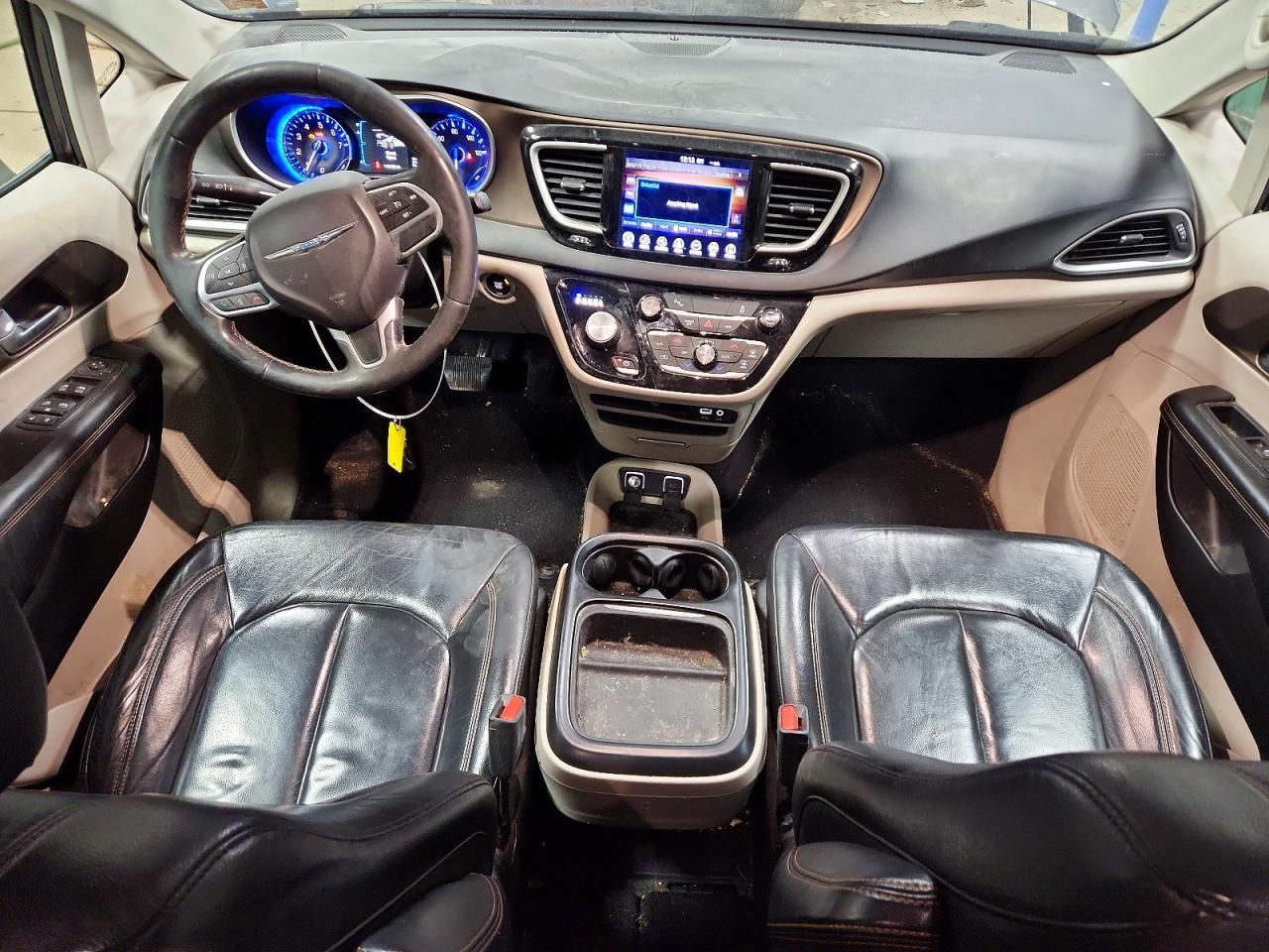 2017 Chrysler Pacifica Touring l