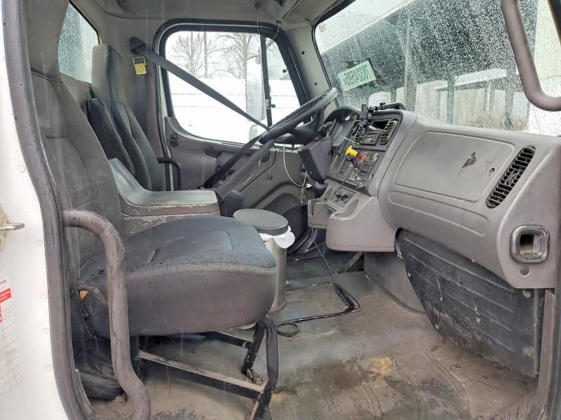 2006 Freightliner Business Class M2 Rollback tow Truck