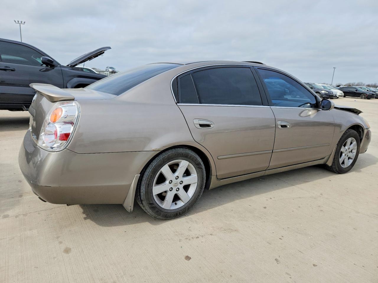 2004 Nissan Altima Base