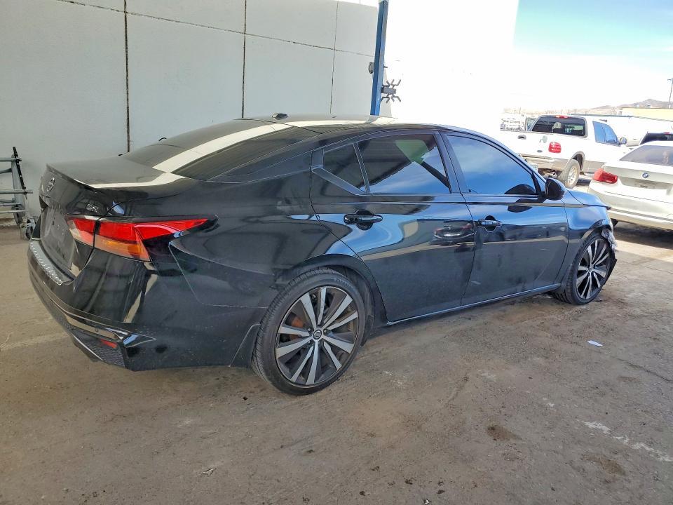 2022 Niss Altima 2.5 sr