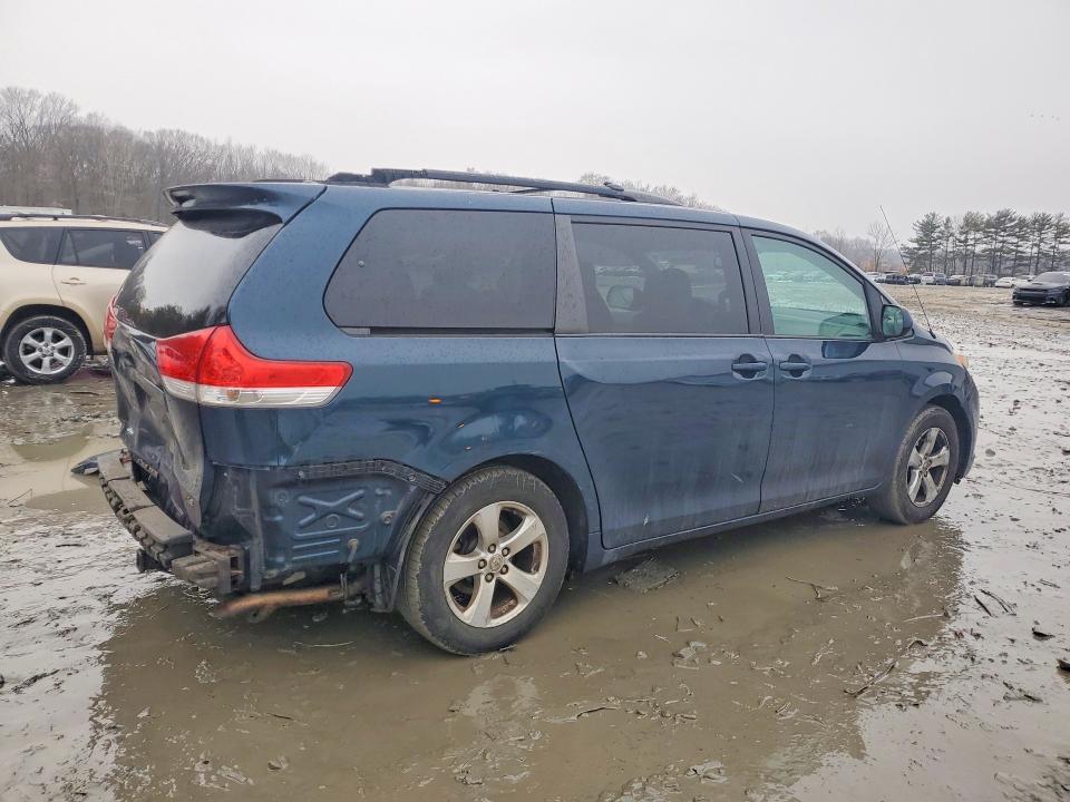 2012 Toyota Sienna le