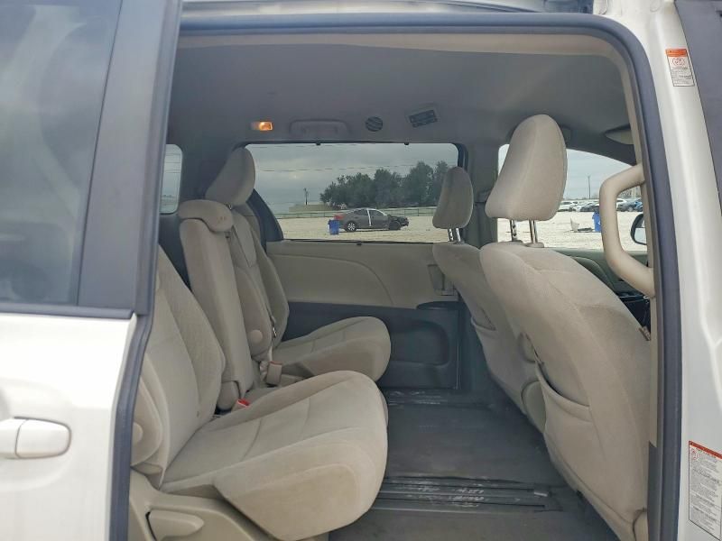 2016 Toyota Sienna le