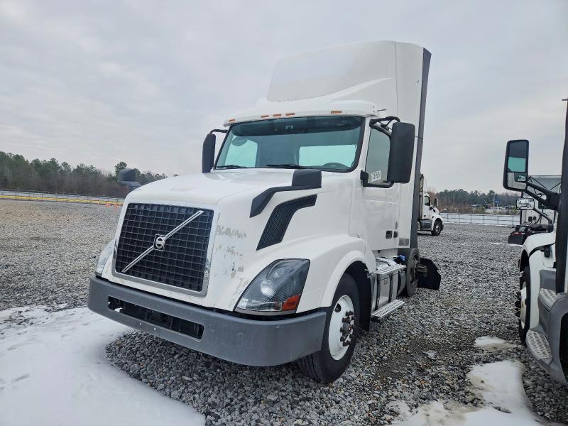 2017 Volvo VNL Semi Truck