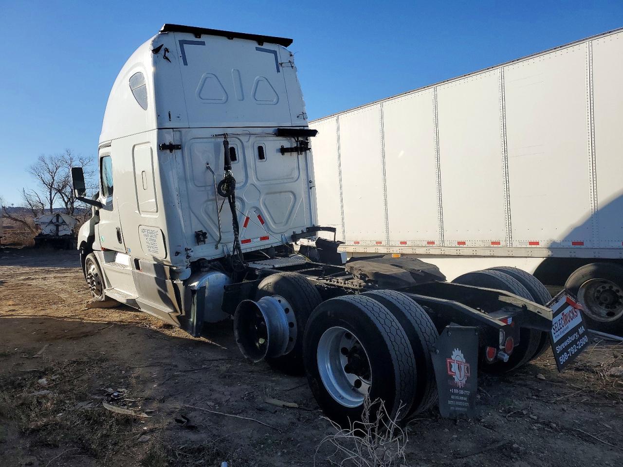 2020 Freigliner 2020 Freightliner Cascadia 126 Semi Truck