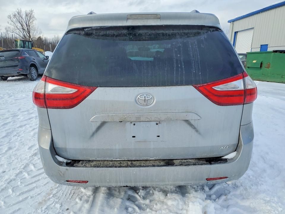 2015 Toyota Sienna xle