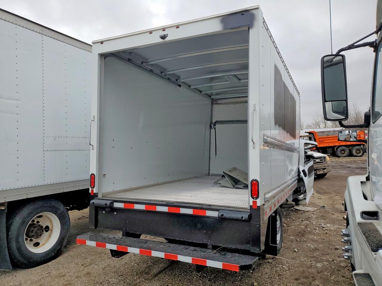 2025 GMC Savana BOX Truck