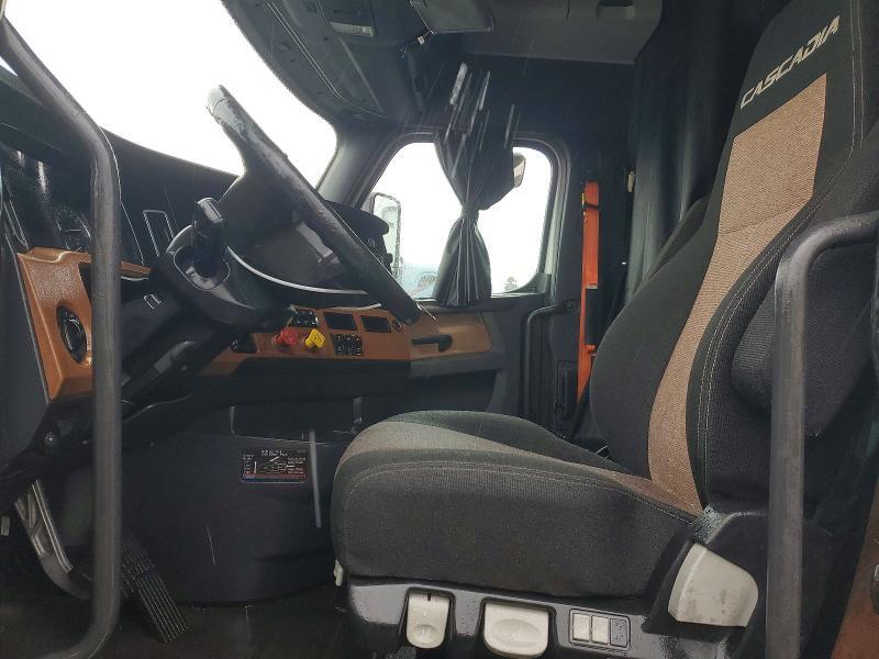2019 Freigliner 2019 Freightliner Cascadia 126 Semi Truck
