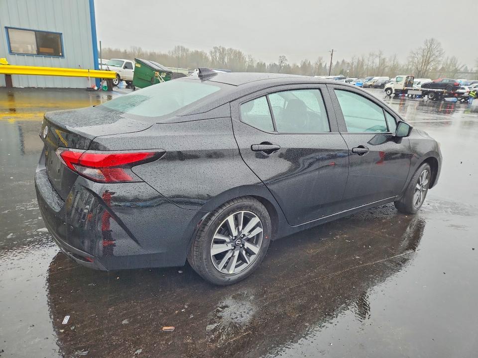 2025 Nissan Versa sv