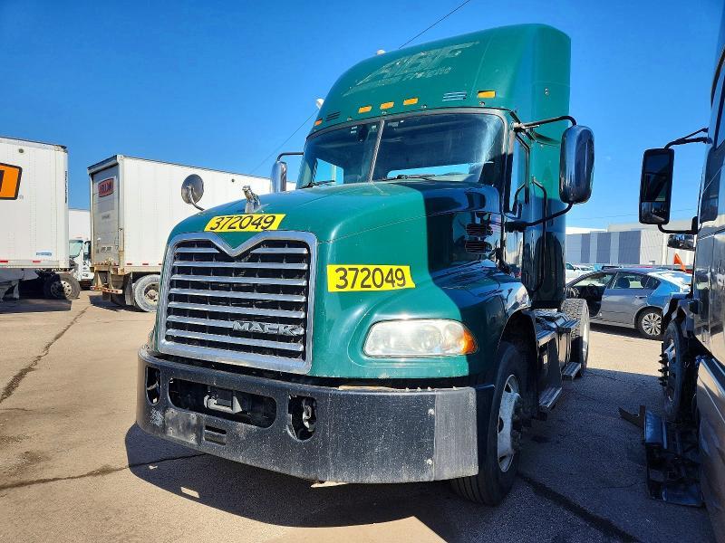 2018 Mack Cxu613 Semi Truck
