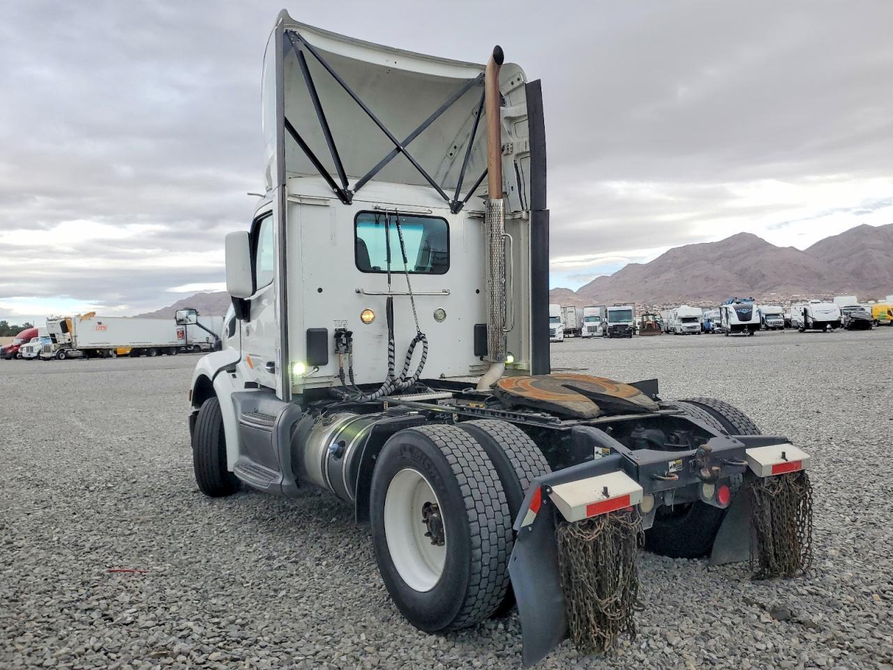 2019 Peterbilt 579 Semi Truck