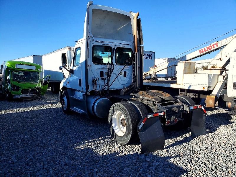 2016 Freightliner Cascadia 125 Semi Truck