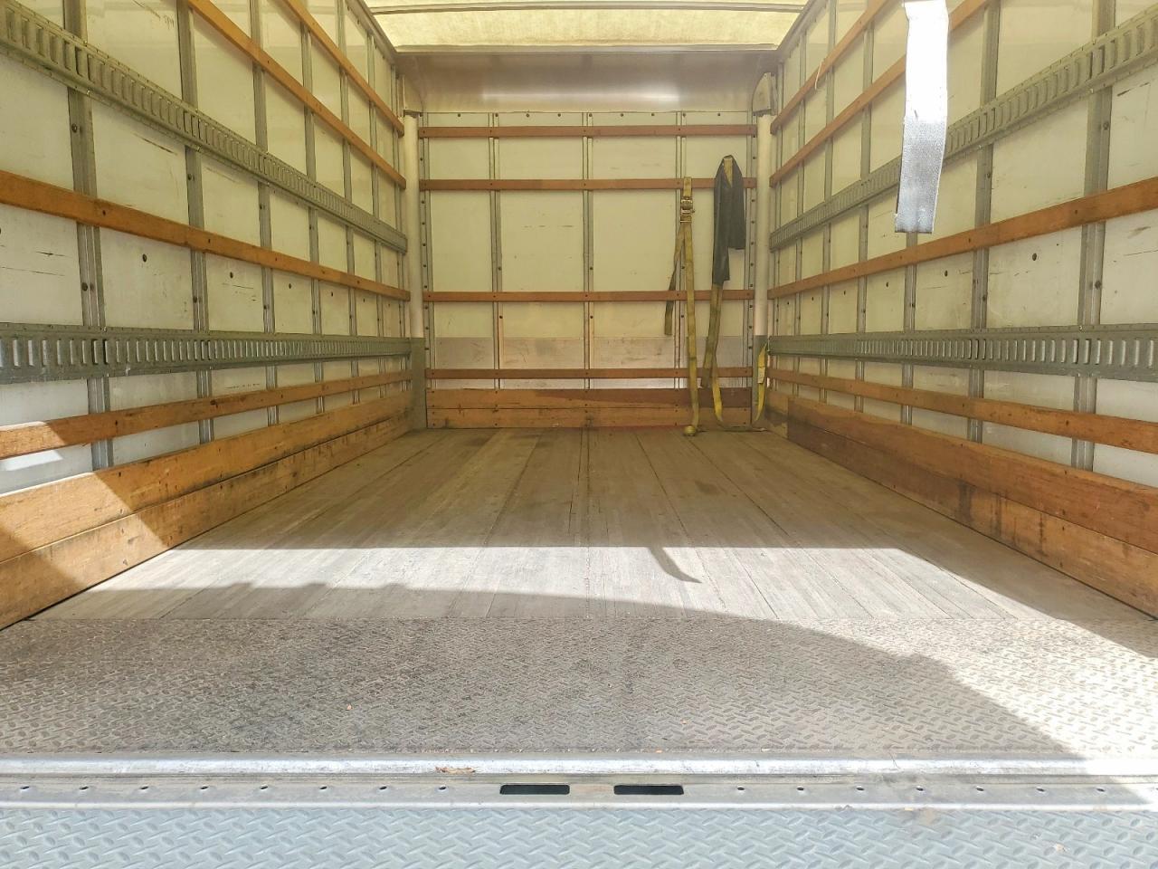 2022 Isuzu NPR HD BOX Truck