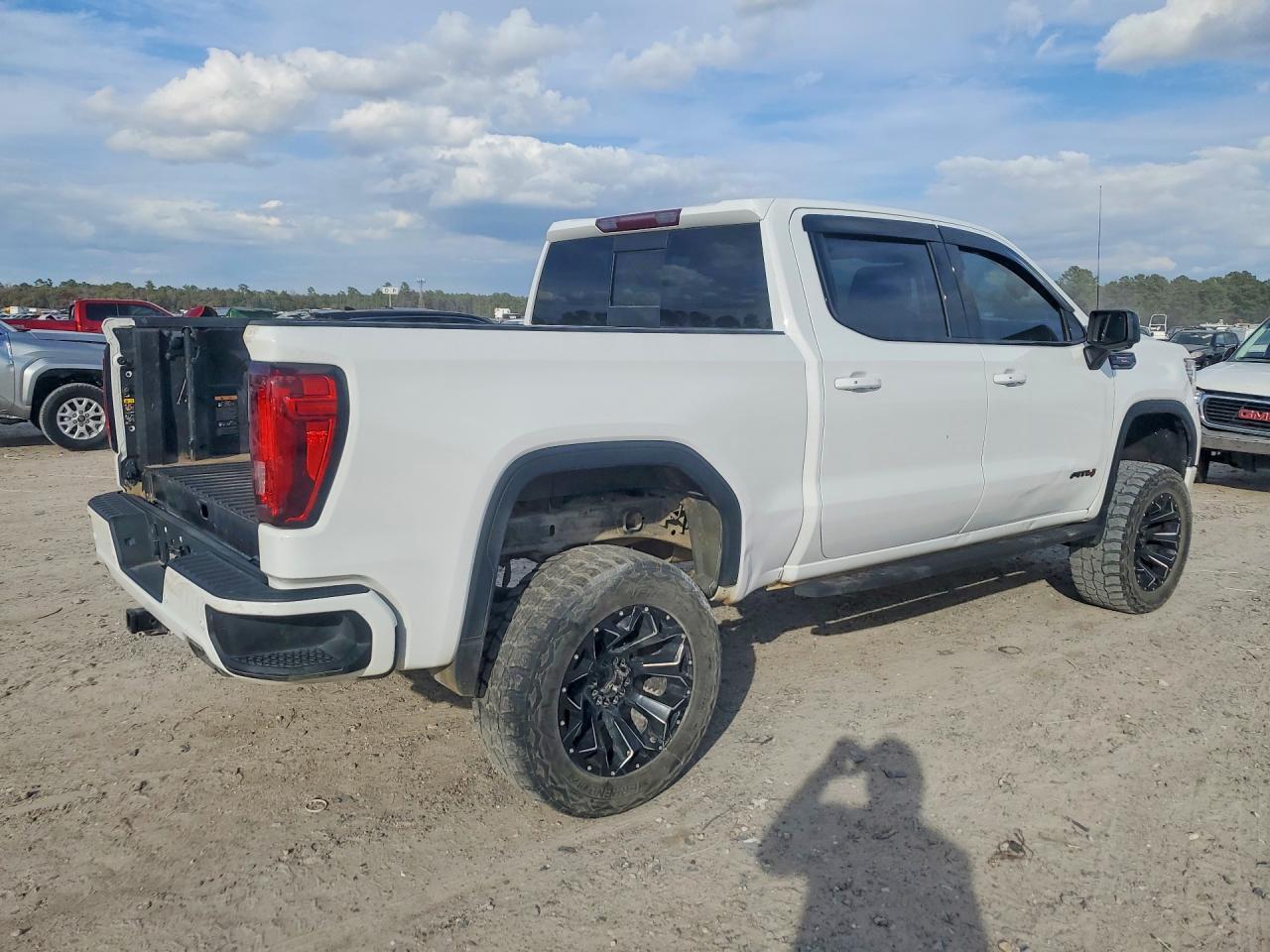 2022 GMC Sierra Limited K1500 AT4