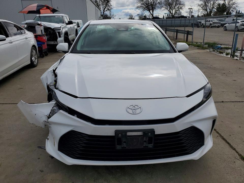 2025 Toyota Camry le