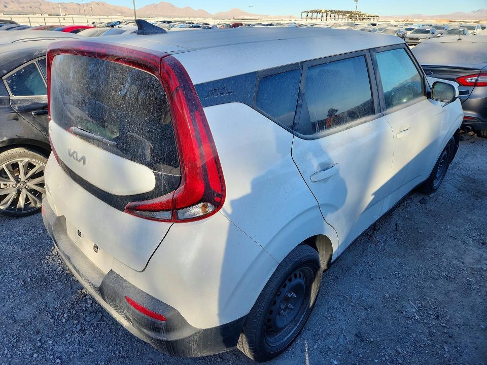 2022 KIA Soul lx