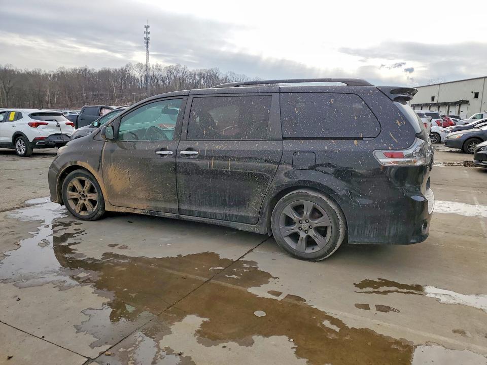 2015 Toyota Sienna Sport
