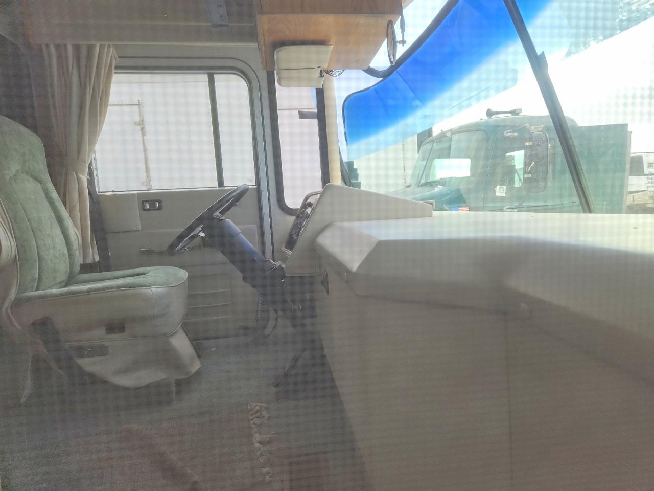 2000 Freigliner 1999 Freightliner Chassis XC RV