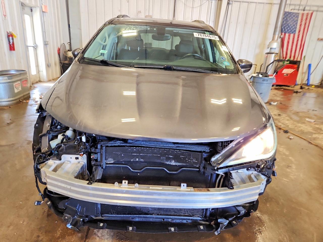 2017 Chrysler Pacifica Touring l