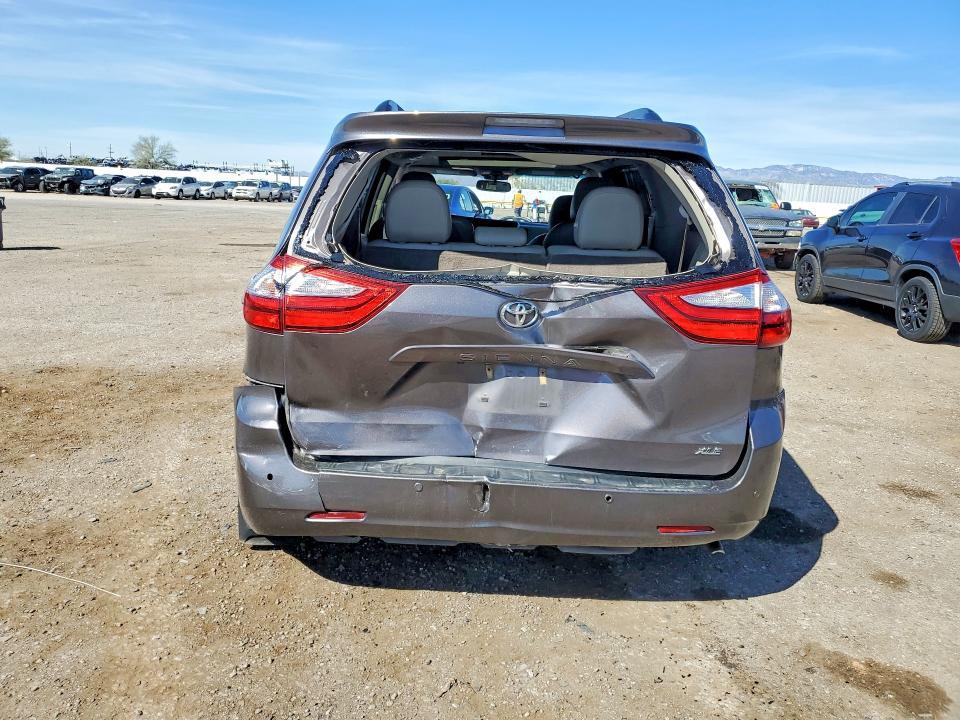 2015 Toyota Sienna xle 8-passenger