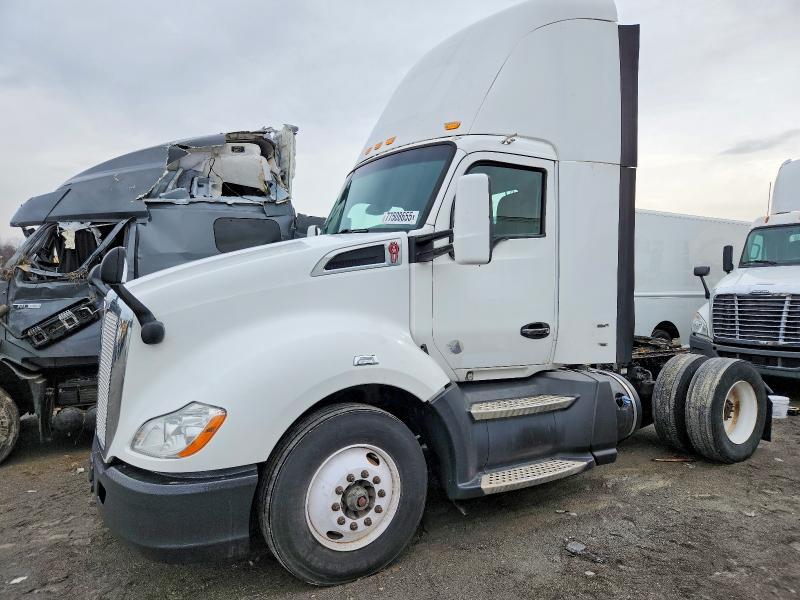 2016 Kenworth T680 Semi Truck