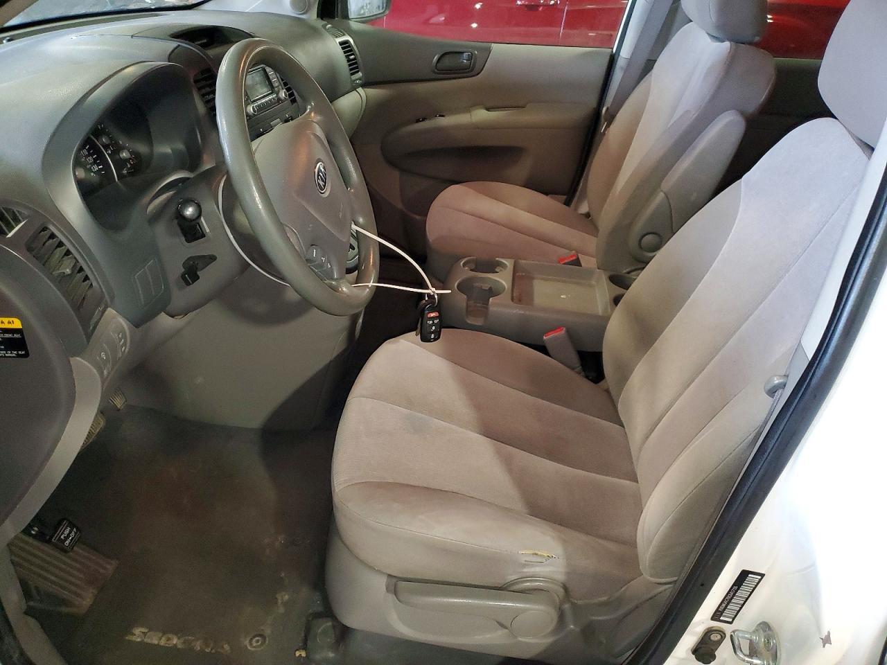 2012 KIA Sedona lx