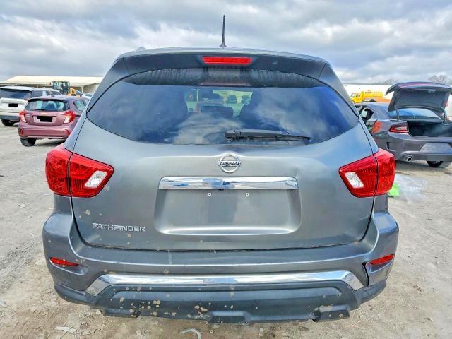 2018 Nissan Pathfinder s
