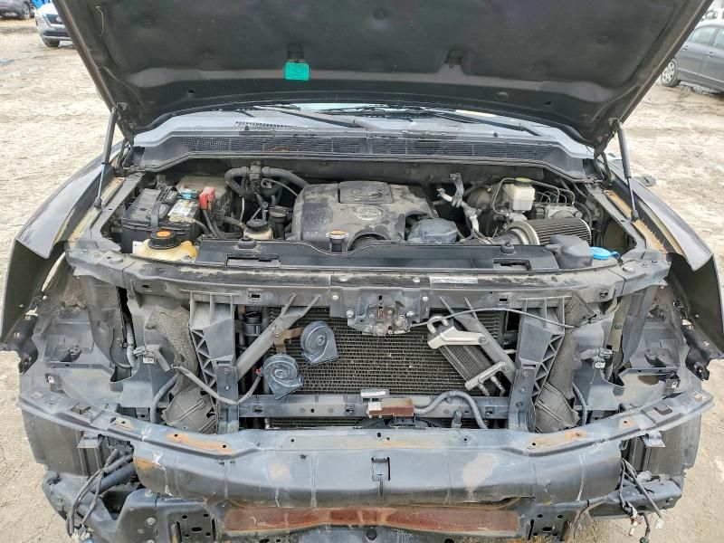 2012 Nissan Armada sv