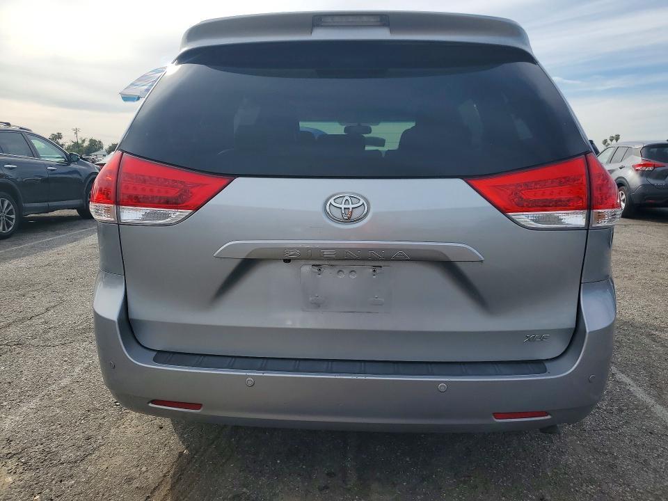 2011 Toyota Sienna xle