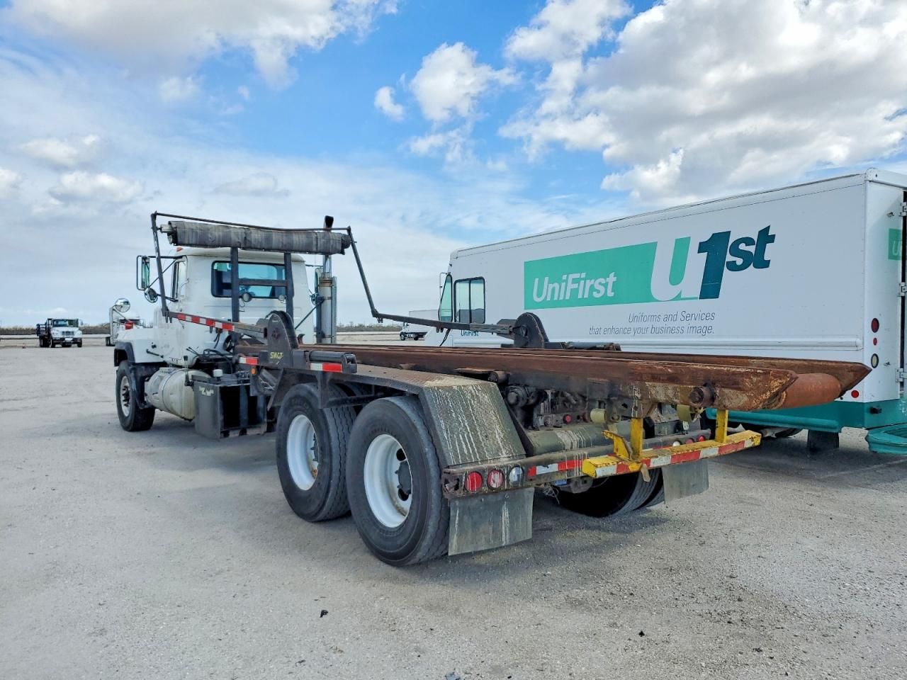 2002 Mack RB688S ROLL-OFF Container Truck
