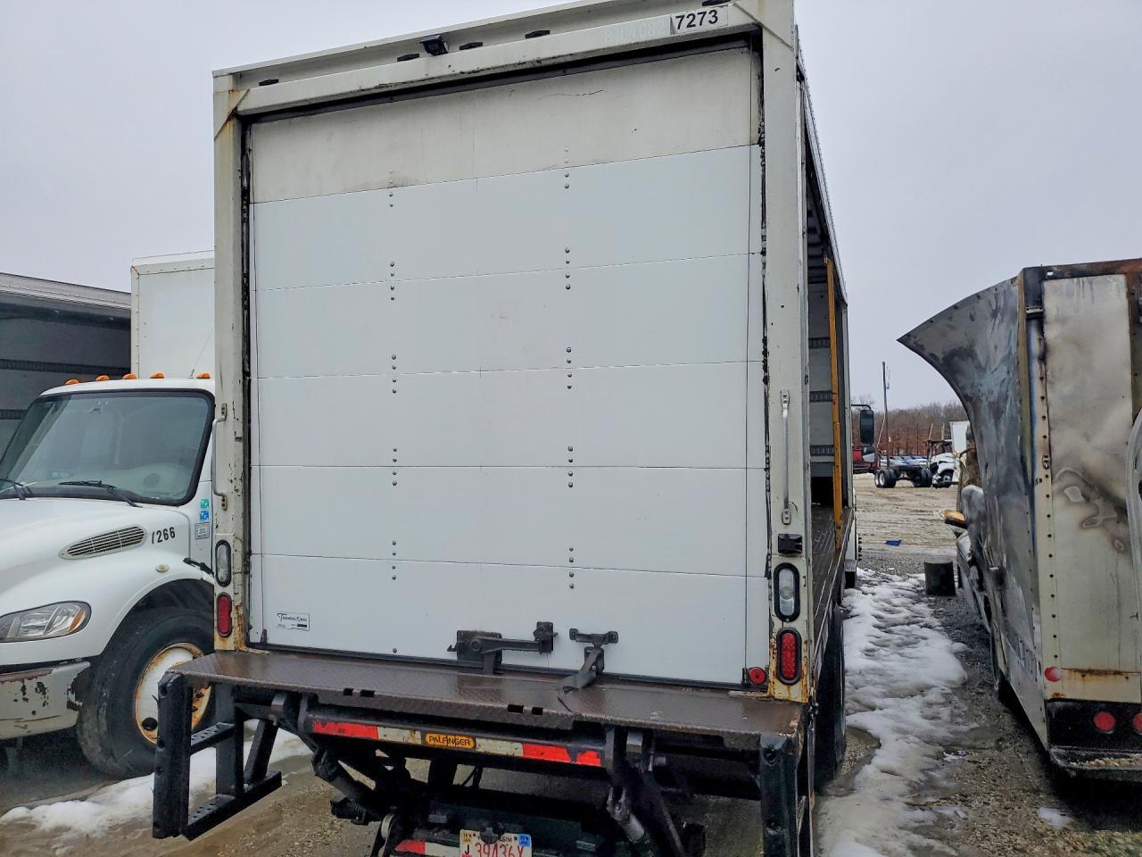 2015 Freightliner Business Class M2 BOX Truck