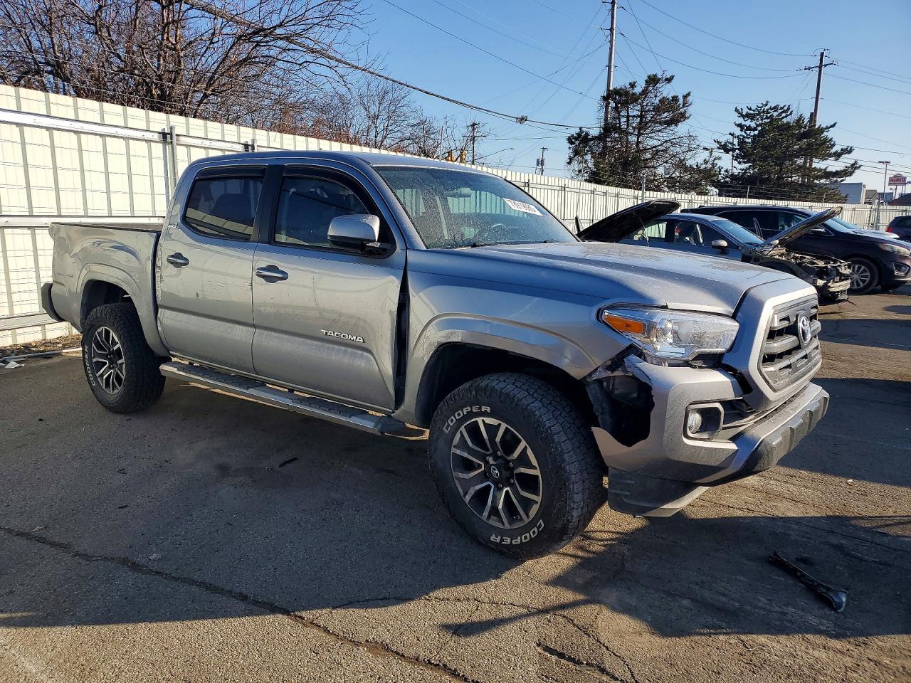 2017 Toyota Tacoma SR