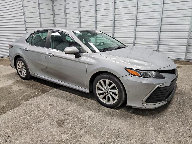 2021 Toyota Camry le
