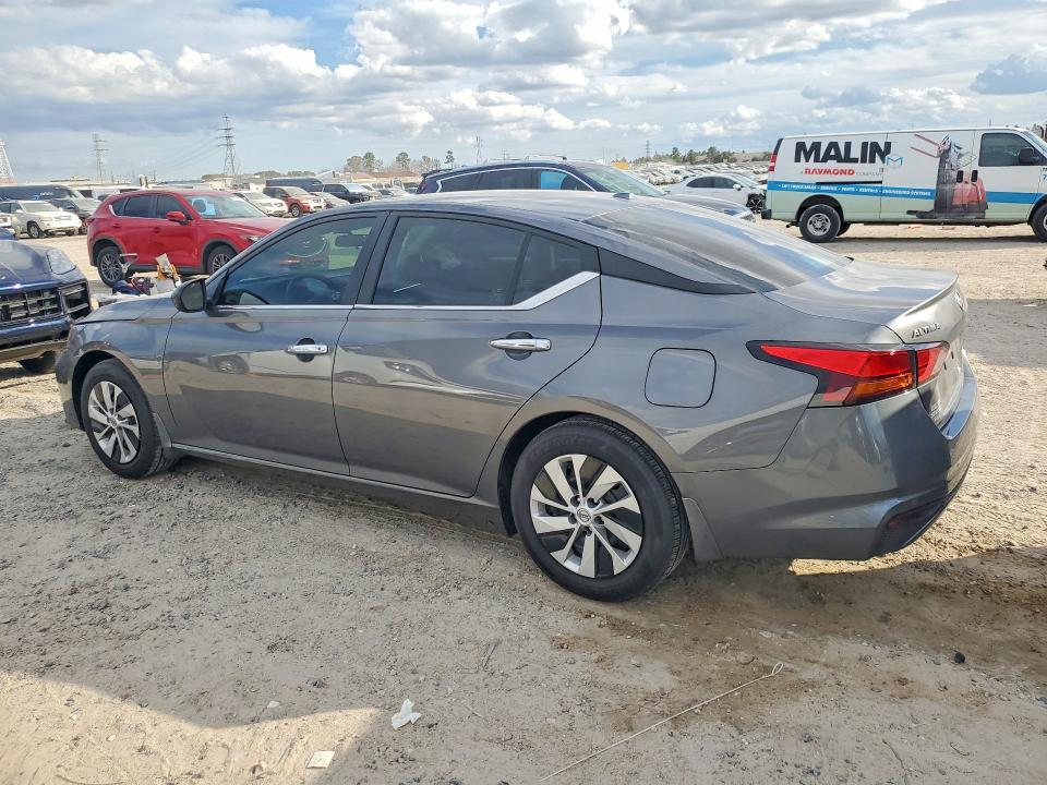 2025 Nissan Altima s