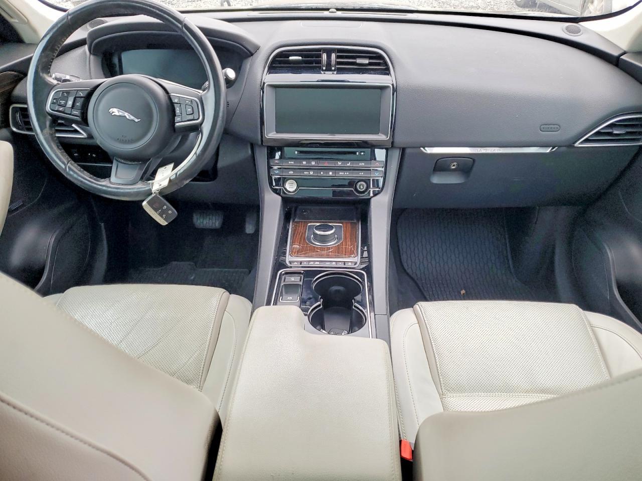 2017 Jaguar F-pace Prestige