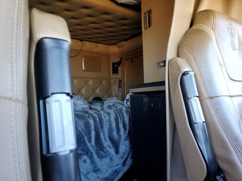 2018 Kenworth T680 Semi Truck