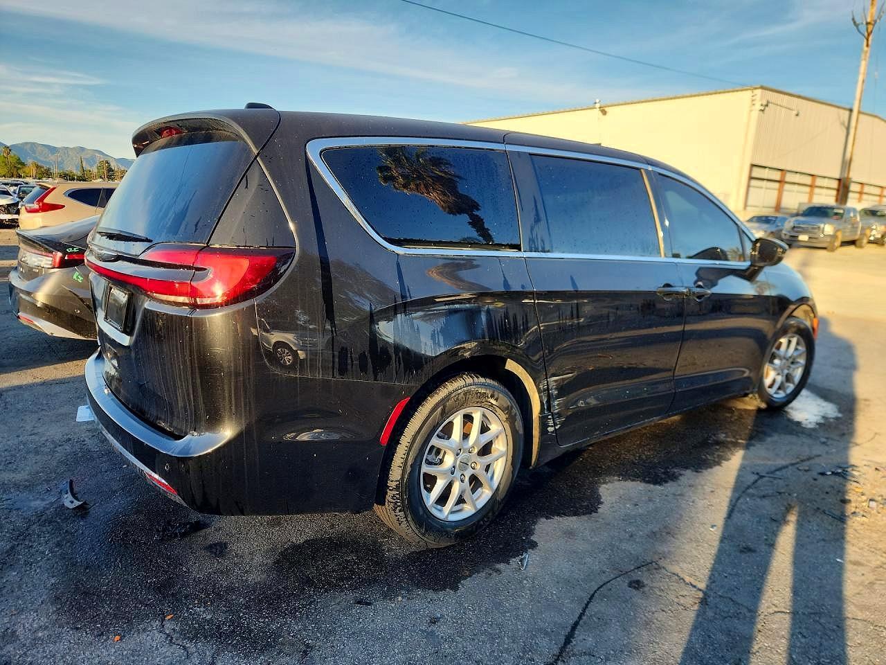 2024 Chrysler Pacifica Touring l