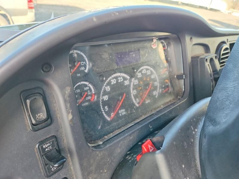 2020 Freightliner Business Class M2 BOX Truck