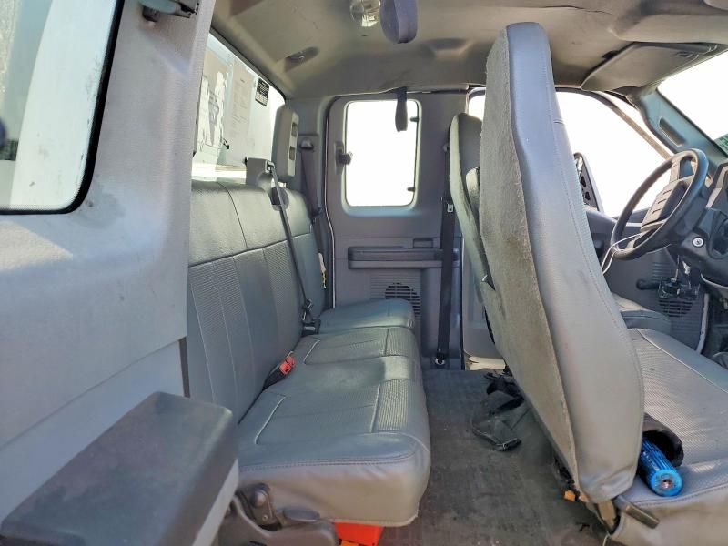 2016 Ford F750 Super Duty Chipper Truck