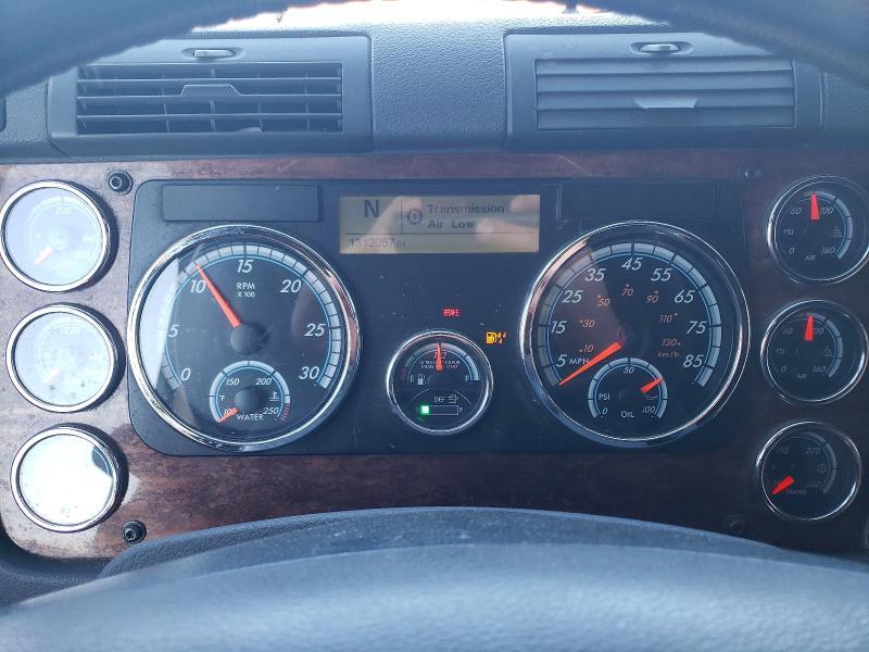 2015 Freightliner Cascadia Semi Truck